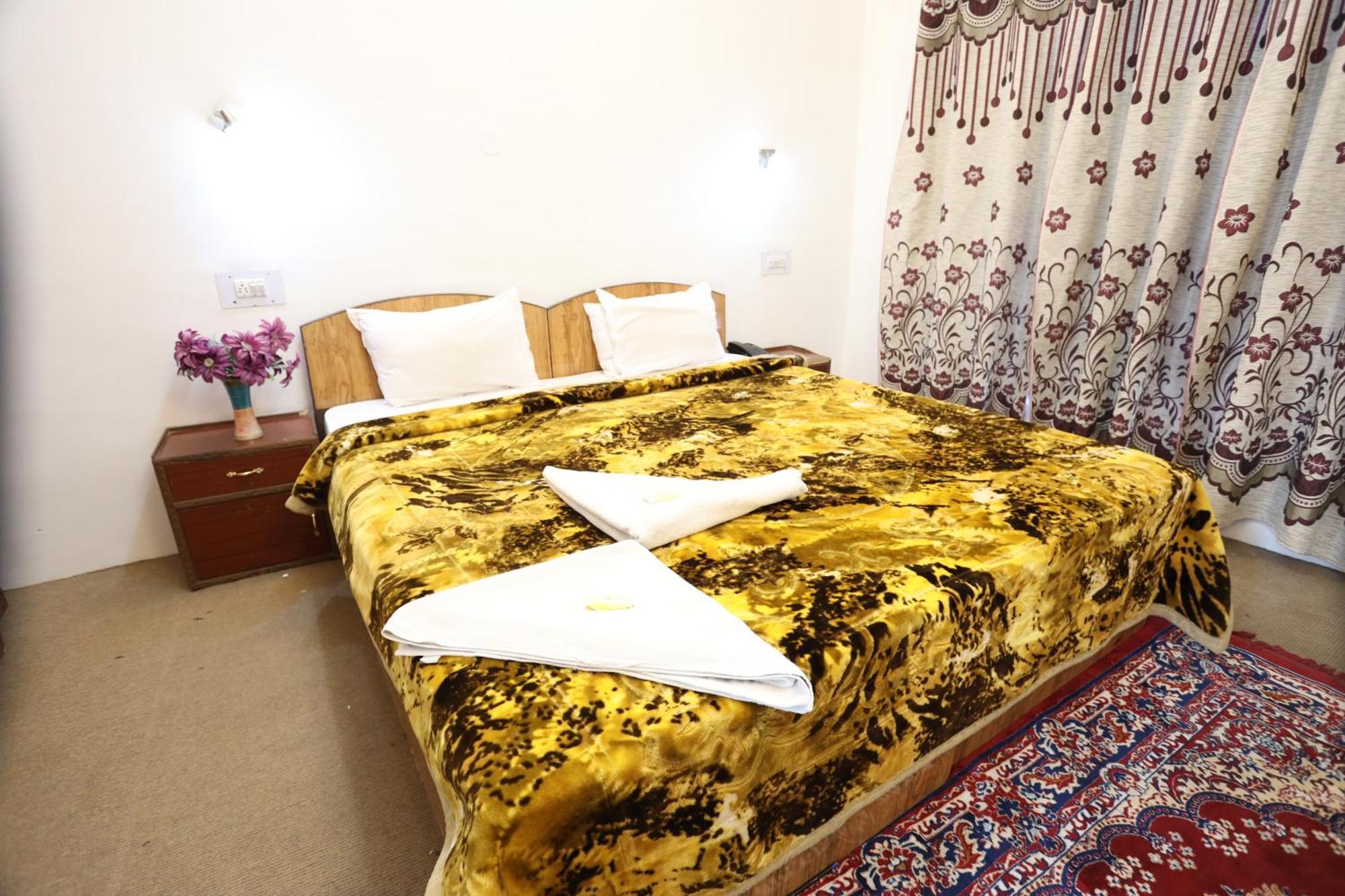 Hotel Jan Palace Лех Экстерьер фото